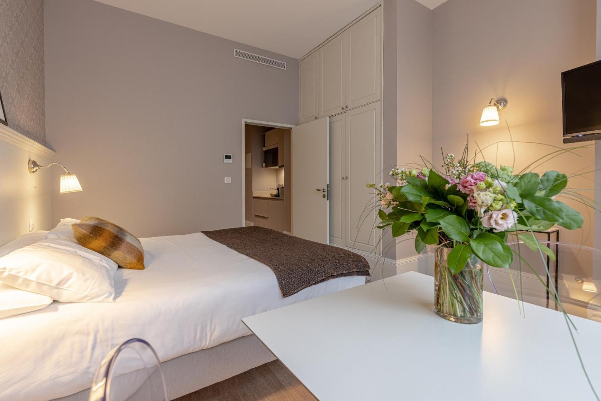 La Maison Blanche - Apparthotels De Charme Chic & Cosy A 350M Du Coeur De Ville De Limoges - Acces Autonome Room photo